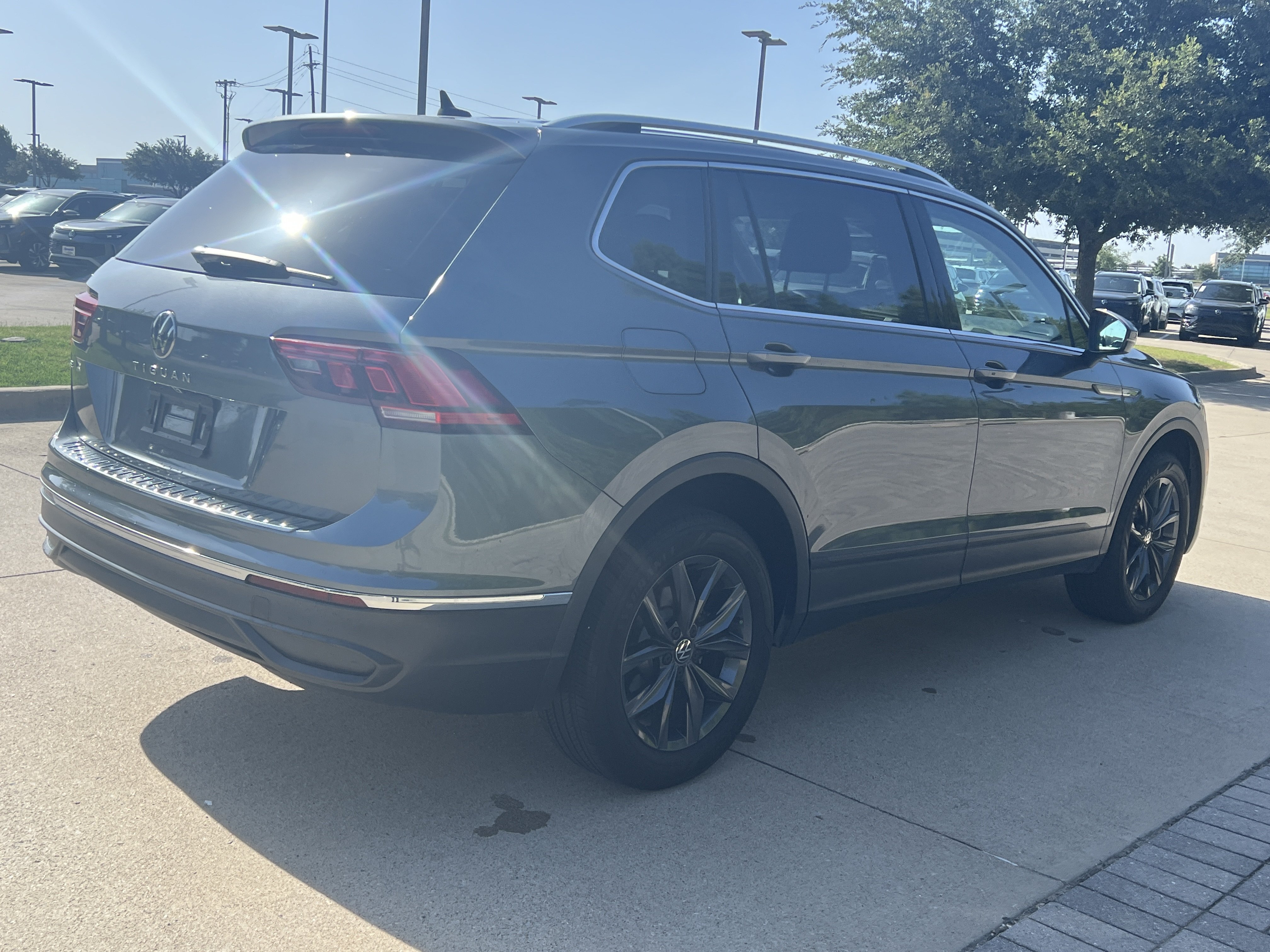 Certified 2023 Volkswagen Tiguan SE FWD image 9