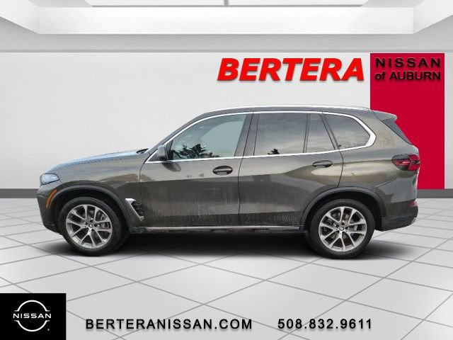 Used 2024 BMW X5 xDrive40i w/ Premium Package image 1