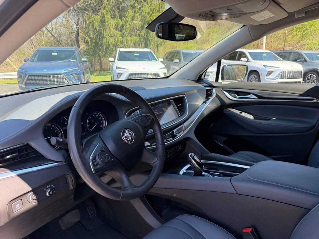 Used 2021 Buick Enclave Essence image 13