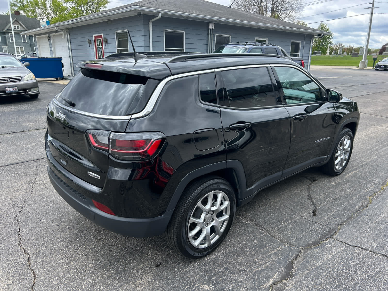 Used 2022 Jeep Compass Latitude w/ Sun and Sound Group AWD/4WD image 4