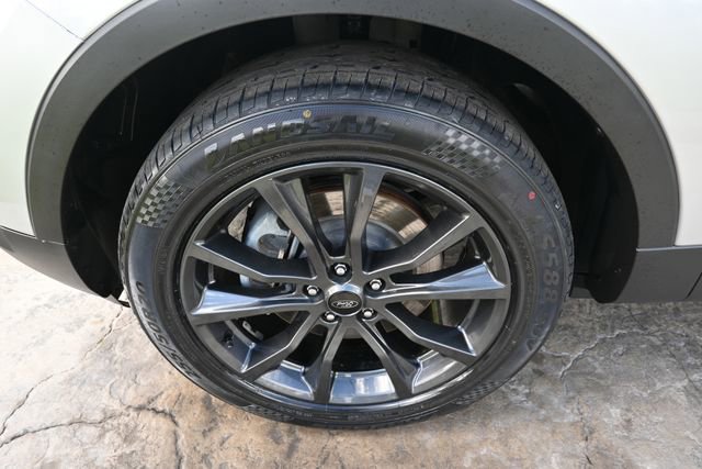 Used 2017 Ford Explorer XLT w/ Equipment Group 202A AWD/4WD image 10
