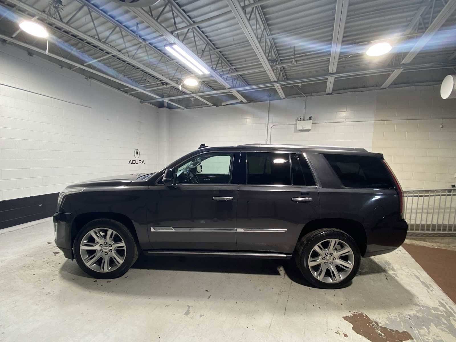 Used 2015 Cadillac Escalade Premium AWD/4WD image 3