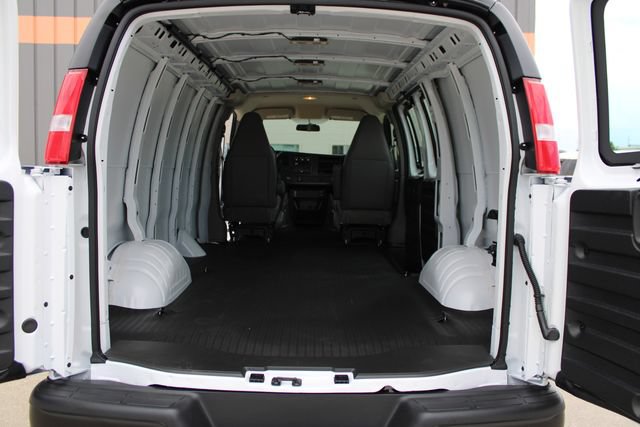 New 2026 GMC Savana 2500 w/ Driver Convenience Package RWD image 20