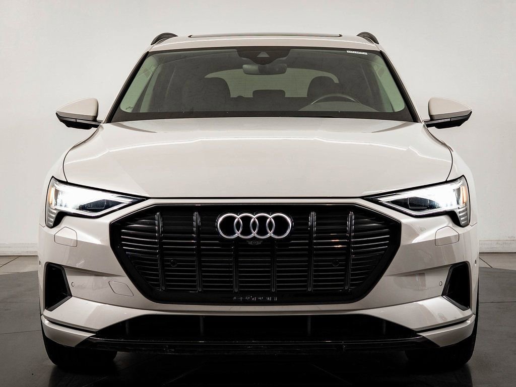 Used 2022 Audi e-tron Premium Plus w/ Premium Plus Package image 2
