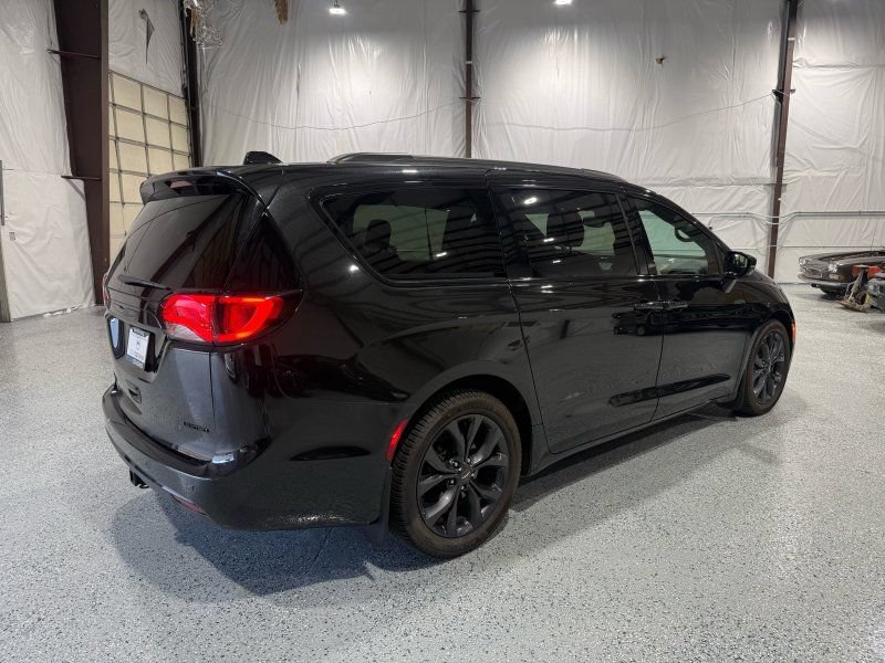 Used 2019 Chrysler Pacifica Limited FWD image 7
