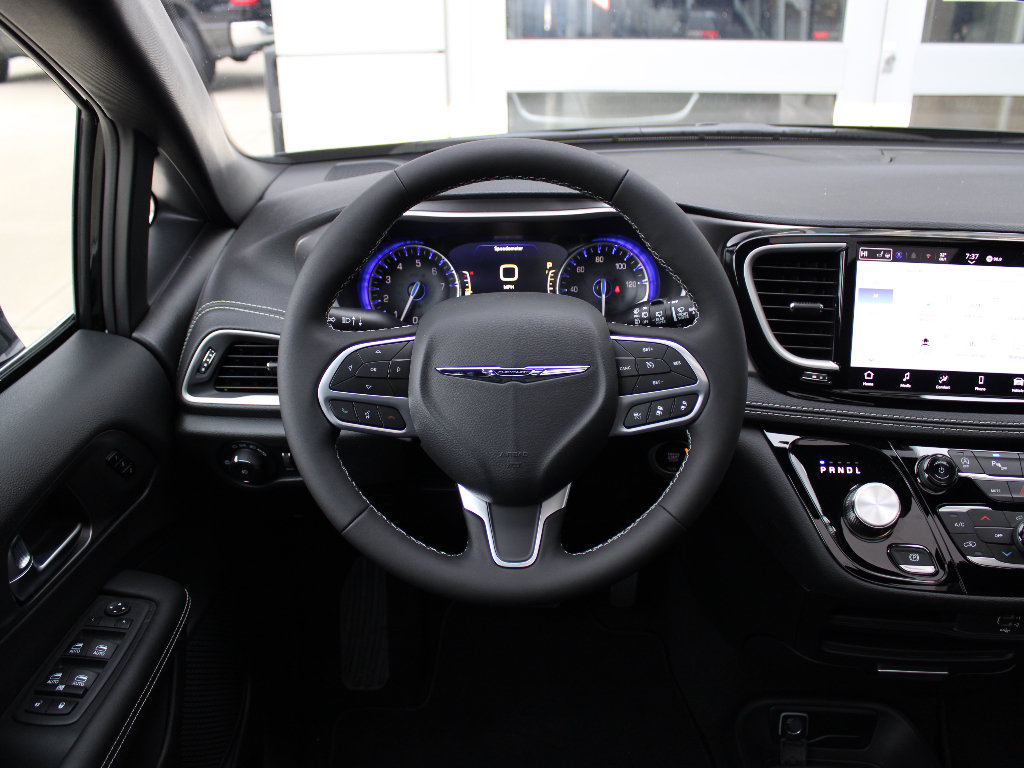 New 2026 Chrysler Pacifica Select AWD/4WD image 12