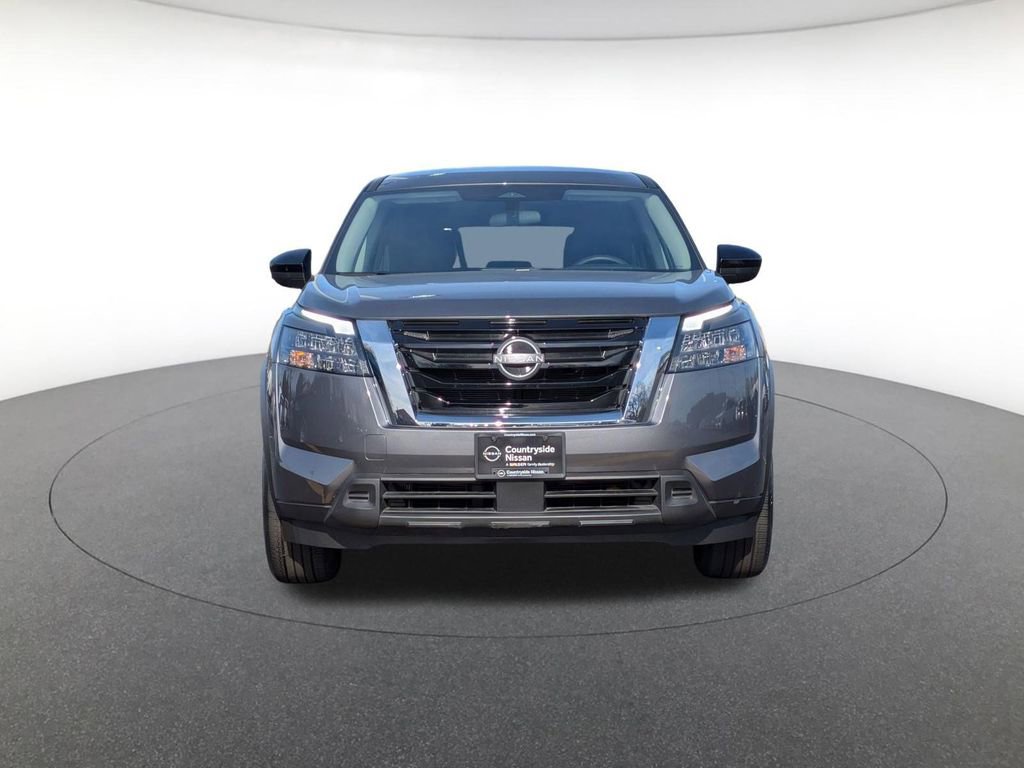 Used 2025 Nissan Pathfinder S image 2