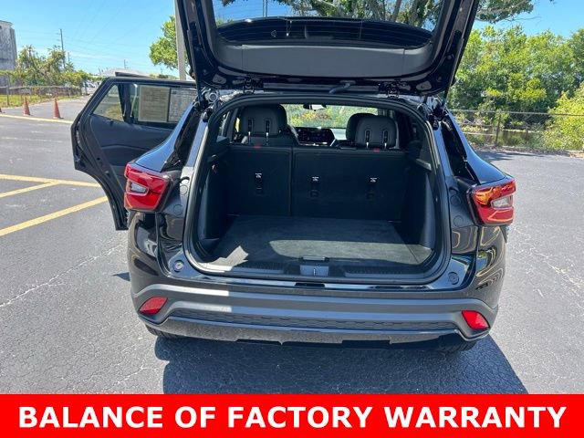 Used 2024 Chevrolet Trax RS w/ Sunroof Package FWD image 16