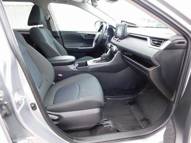 Used 2022 Toyota RAV4 LE image 16