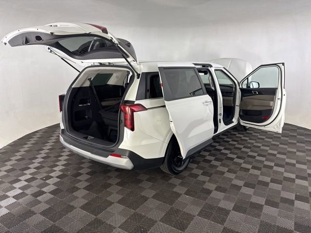 Used 2025 Kia Carnival image 18
