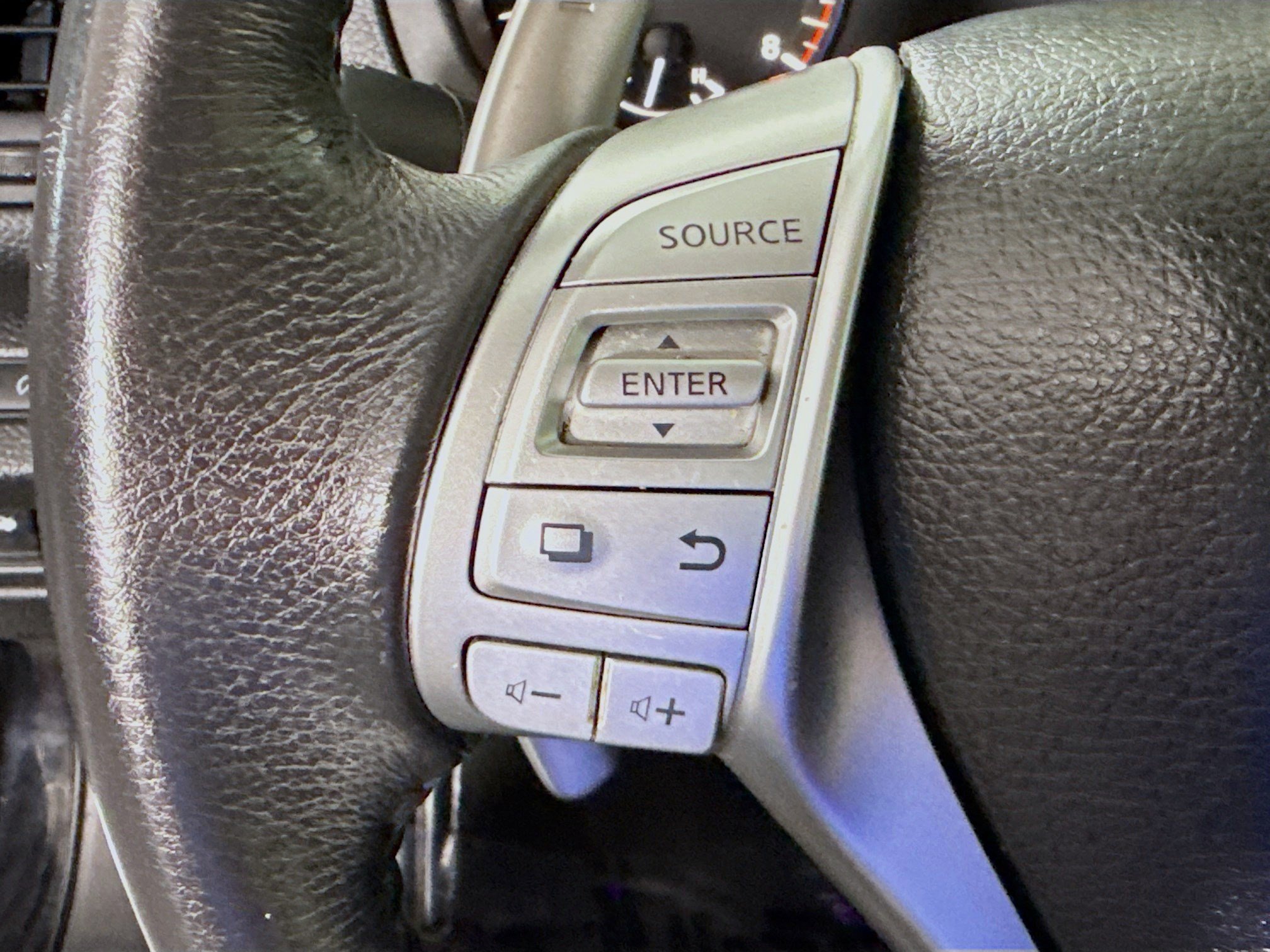 Used 2016 Nissan Altima 2.5 SR w/ Interior Lighting Package FWD image 14