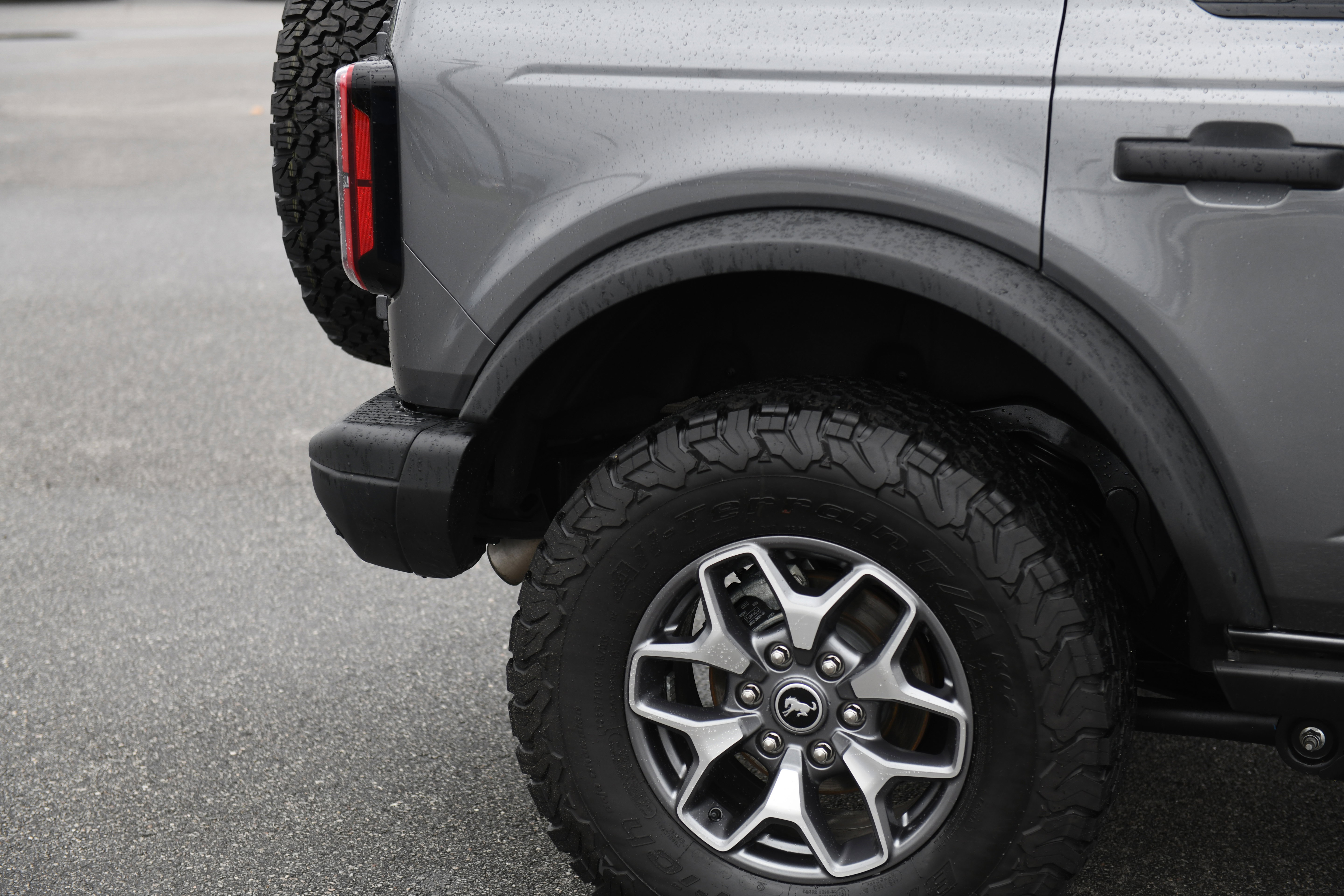 Used 2025 Ford Bronco Badlands image 3