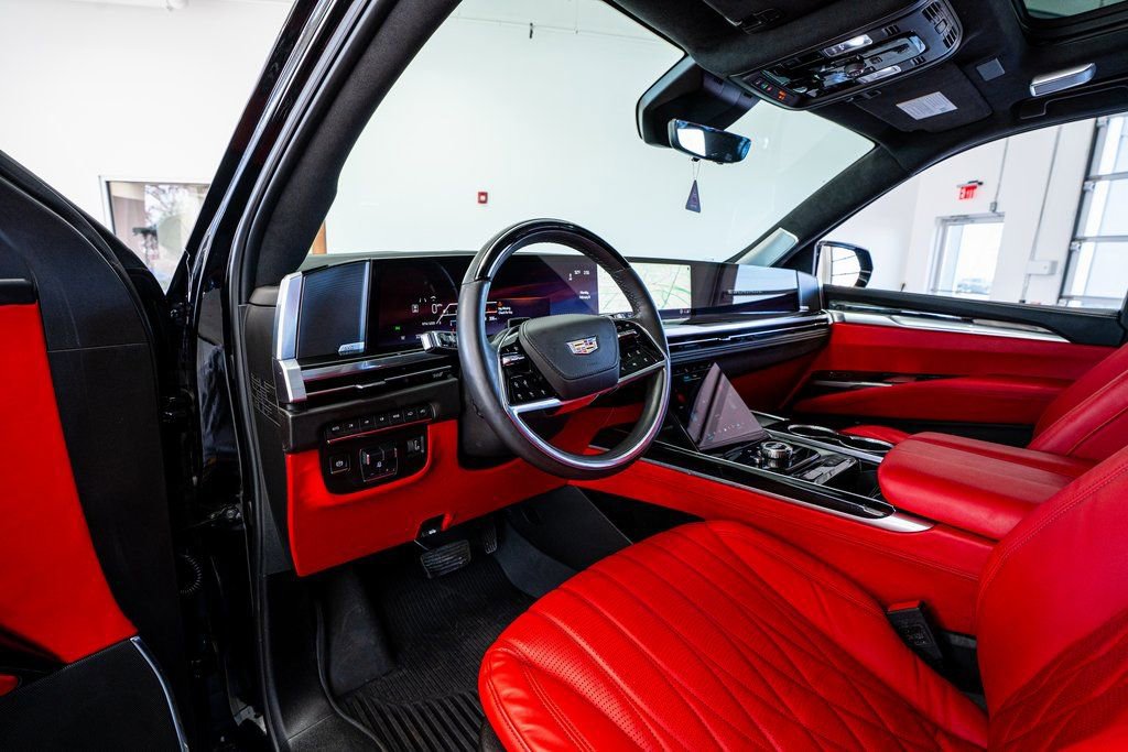 Used 2025 Cadillac Escalade Sport Platinum w/ LPO, Floor Liner Package image 34