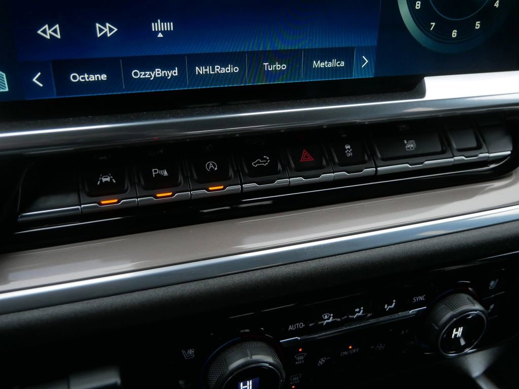 Used 2022 Chevrolet Silverado 1500 High Country image 29