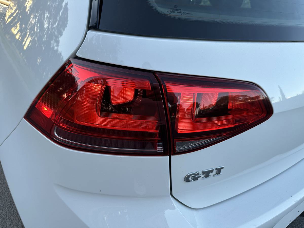 Used 2016 Volkswagen GTI SE w/ Lighting Package (SEL) FWD image 5