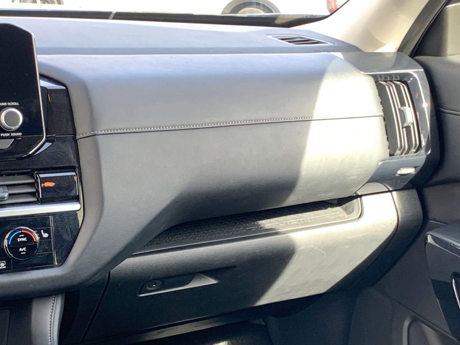 Used 2025 Nissan Pathfinder SV image 38