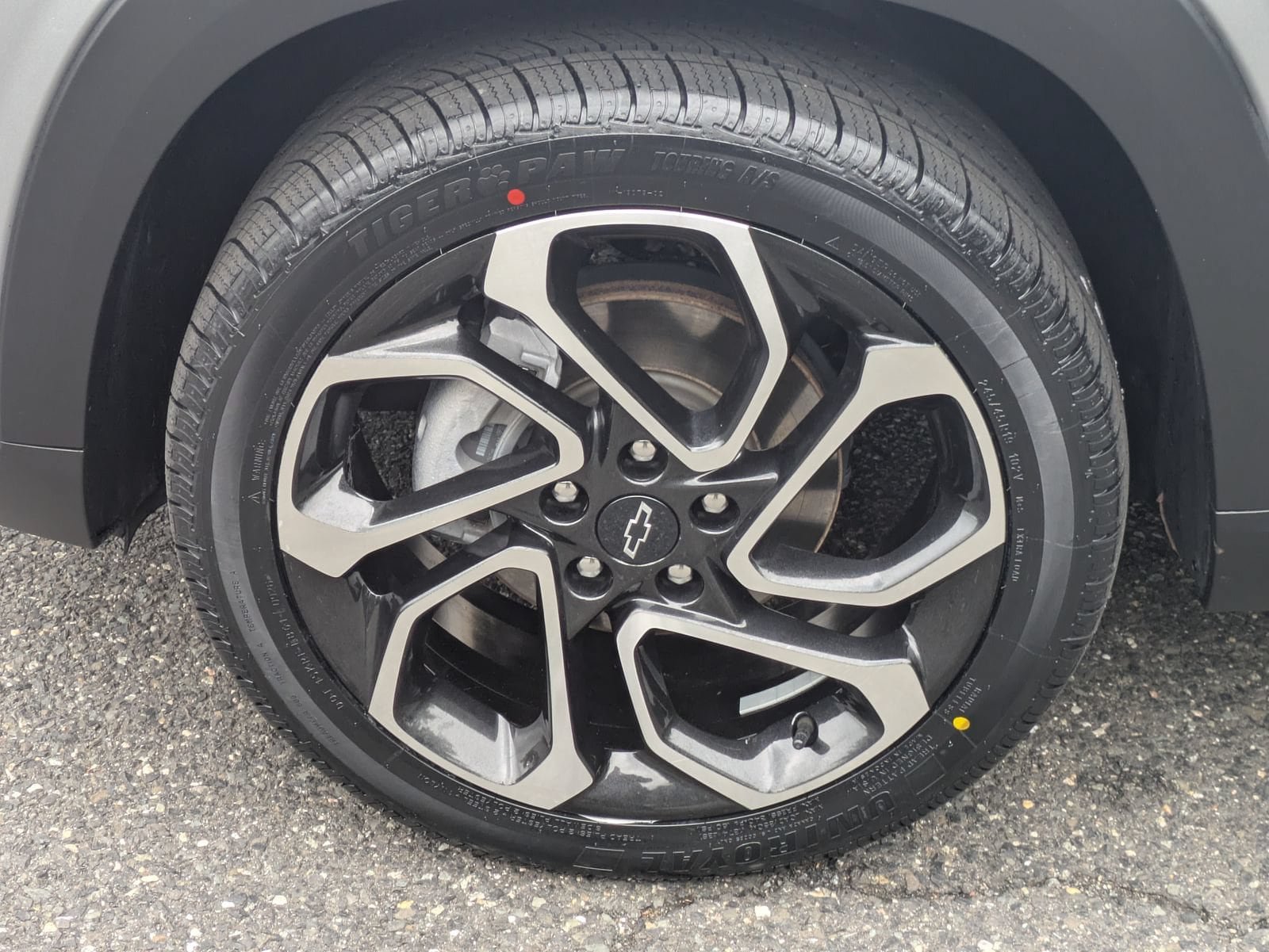 Used 2024 Chevrolet Trax RS w/ Sunroof Package FWD image 27