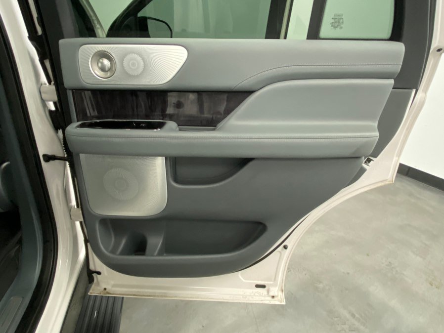Used 2019 Lincoln Navigator Reserve AWD/4WD image 48