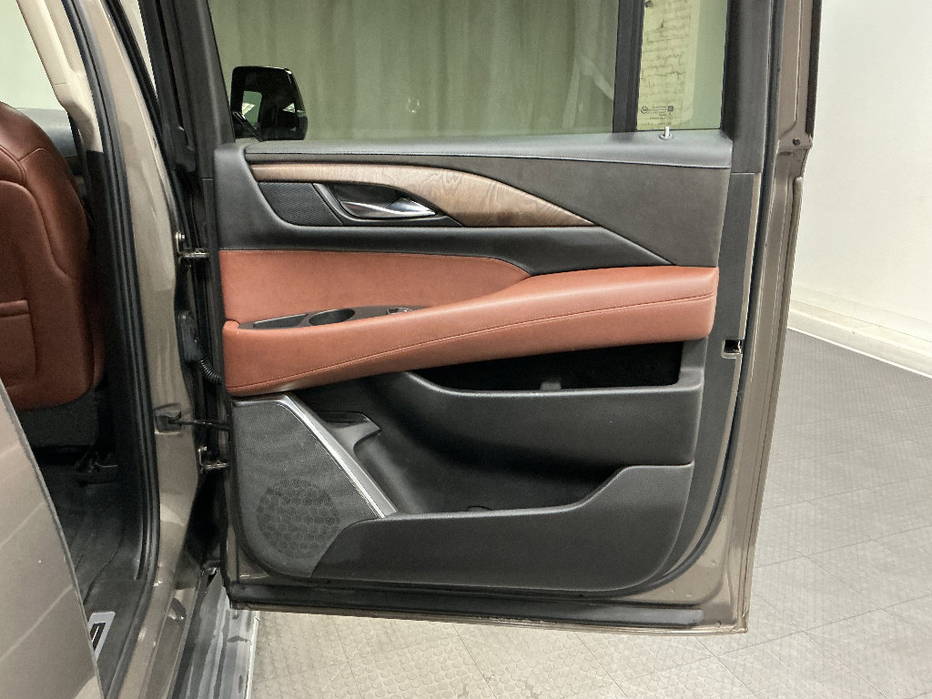 Used 2016 Cadillac Escalade ESV Luxury AWD/4WD image 32