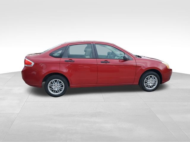 Used 2010 Ford Focus SE FWD image 3