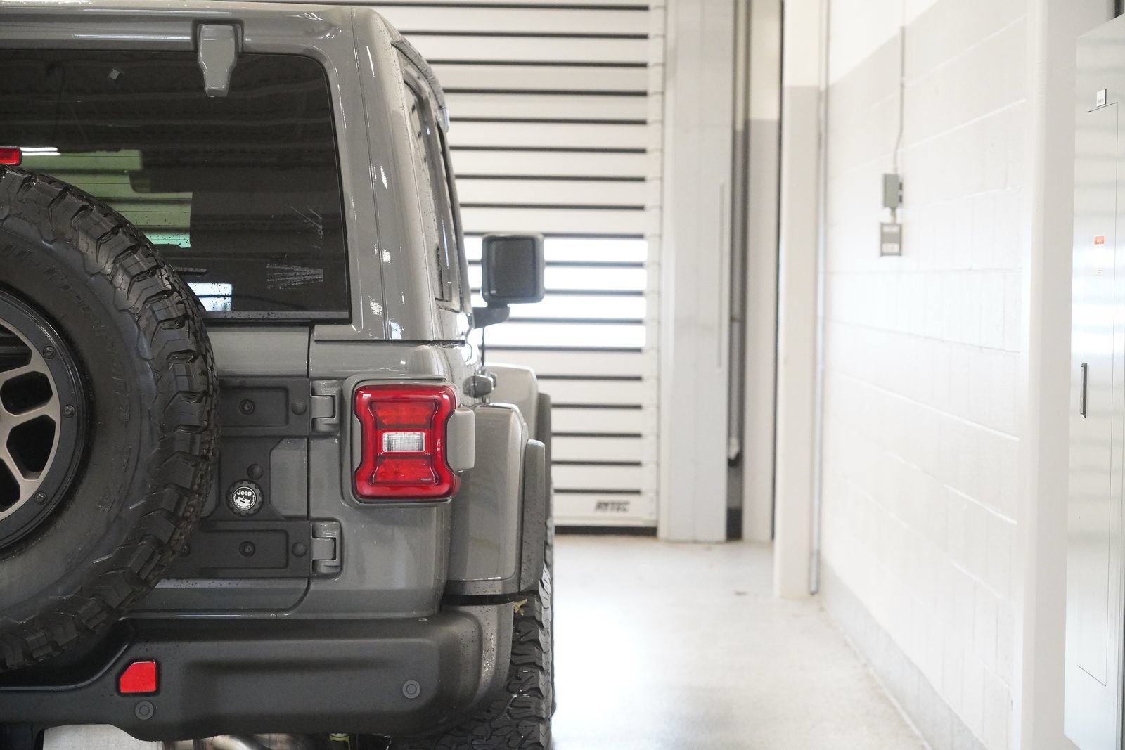 Used 2023 Jeep Wrangler Unlimited Rubicon 392 w/ Xtreme Recon 35" Tire Package AWD/4WD image 10