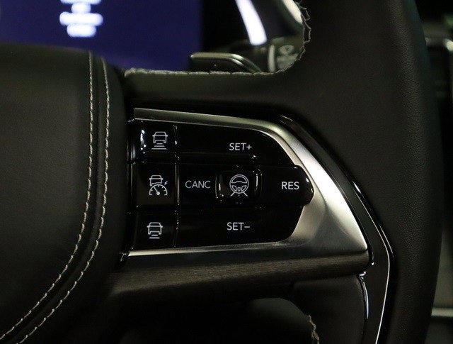 New 2023 Jeep Grand Cherokee Overland w/ Adv Protech Group III image 8