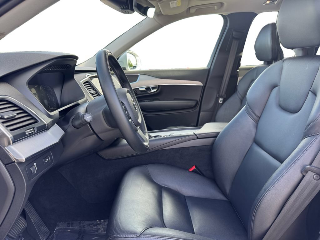 Used 2021 Volvo XC90 T5 Momentum w/ Climate Package AWD/4WD image 12