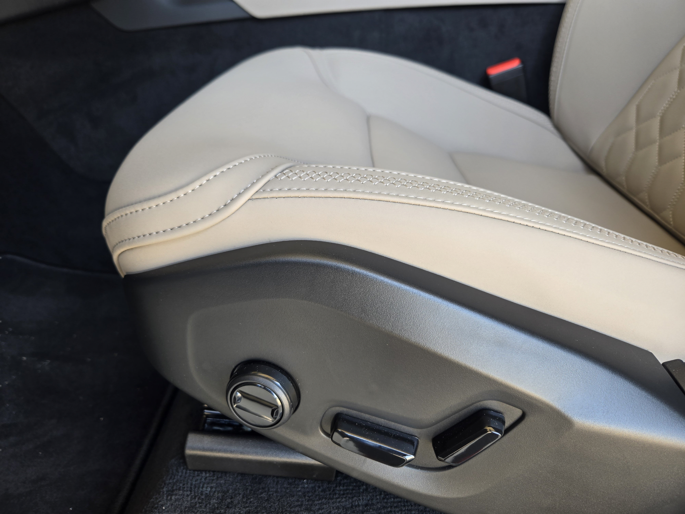 New 2026 Volvo XC90 B5 Core AWD/4WD image 19