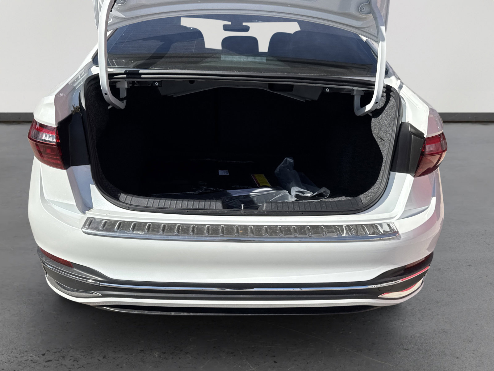 New 2026 Volkswagen Jetta SEL image 7