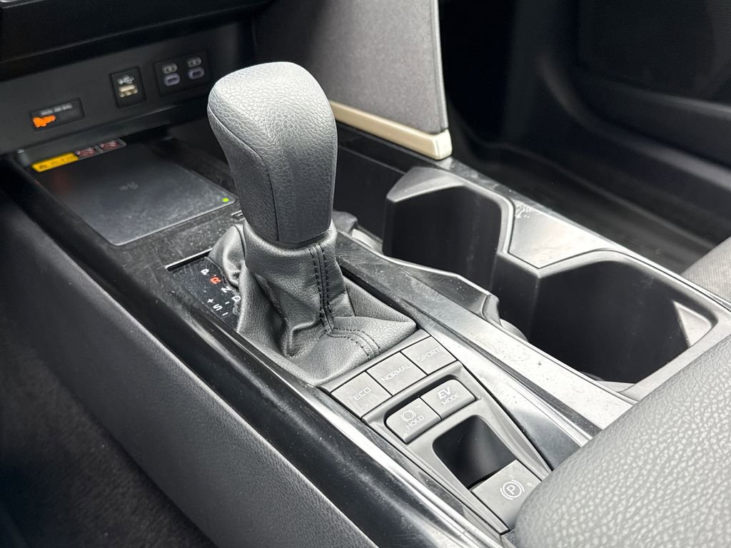 Used 2025 Toyota Camry LE w/ Convenience Package FWD image 25