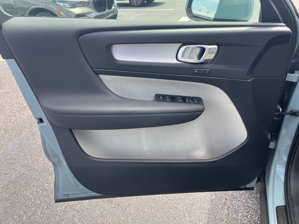 Used 2019 Volvo XC40 T5 Momentum AWD/4WD image 17