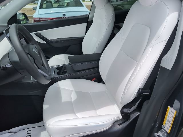 Used 2022 Tesla Model Y Long Range image 9