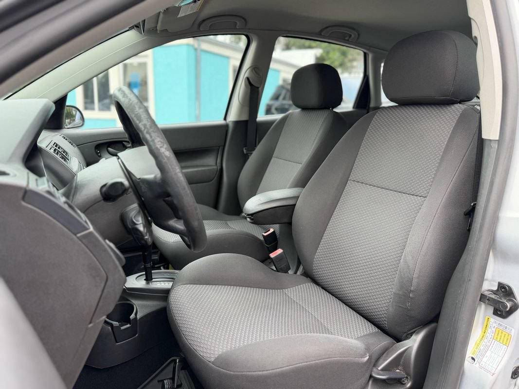 Used 2006 Ford Focus ZX5 Hatchback FWD image 12