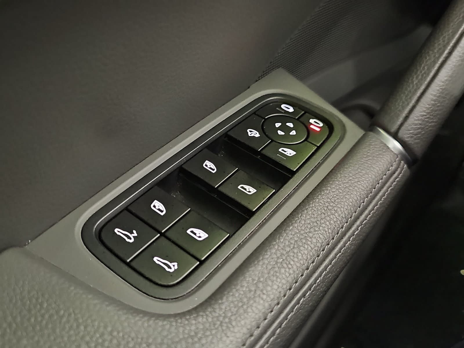 Used 2023 Porsche Cayenne Platinum Edition AWD/4WD image 28