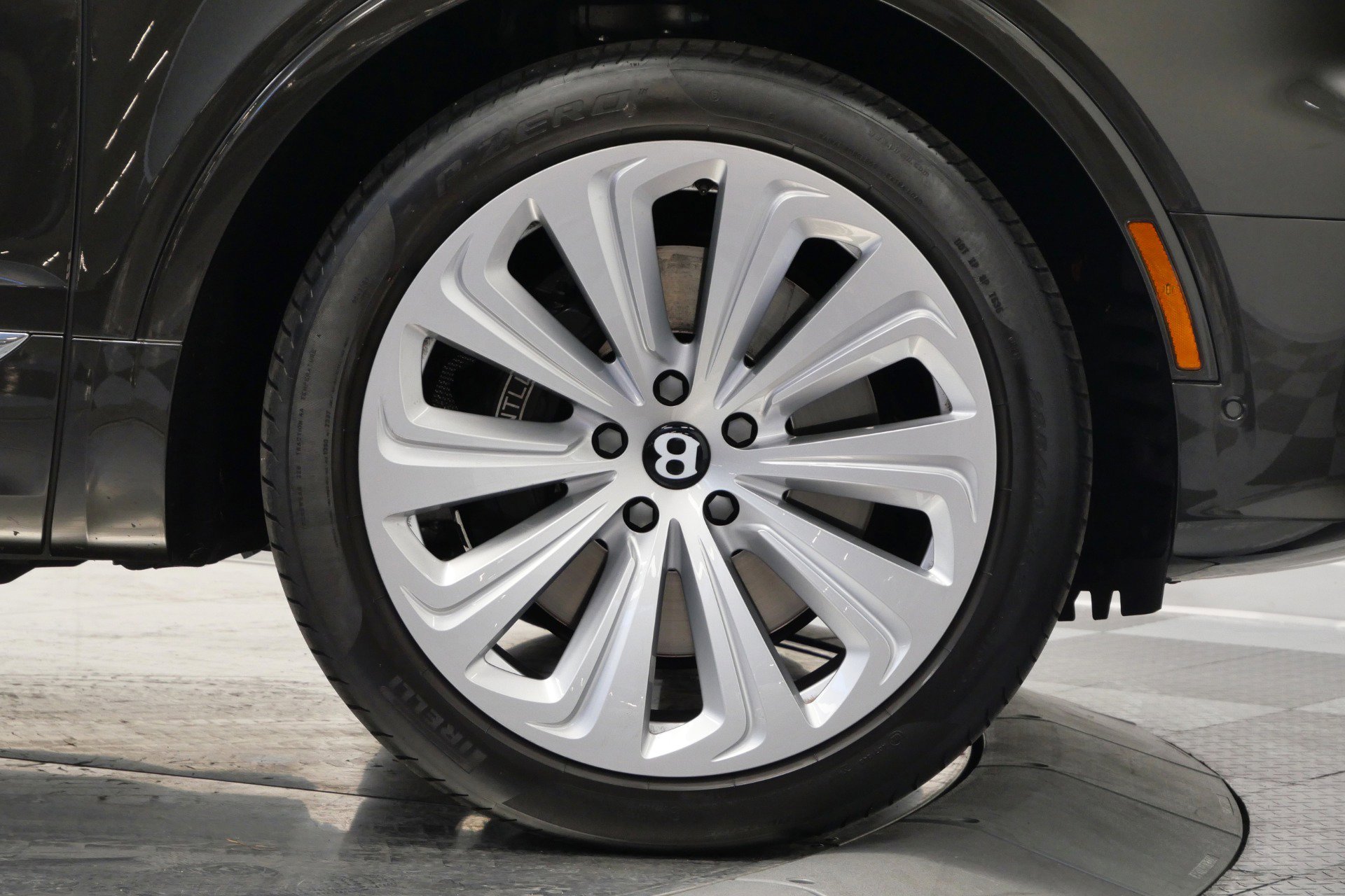 Used 2021 Bentley Bentayga Hybrid -Mulliner Driving Speci image 44