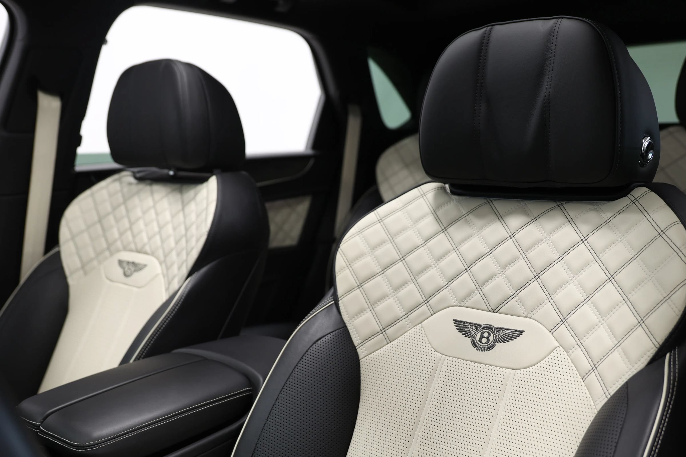 Used 2021 Bentley Bentayga w/ First Edition Specification AWD/4WD image 19