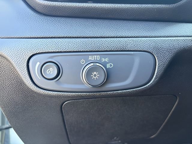 Used 2022 Chevrolet Bolt EUV LT w/ Comfort Package FWD image 17