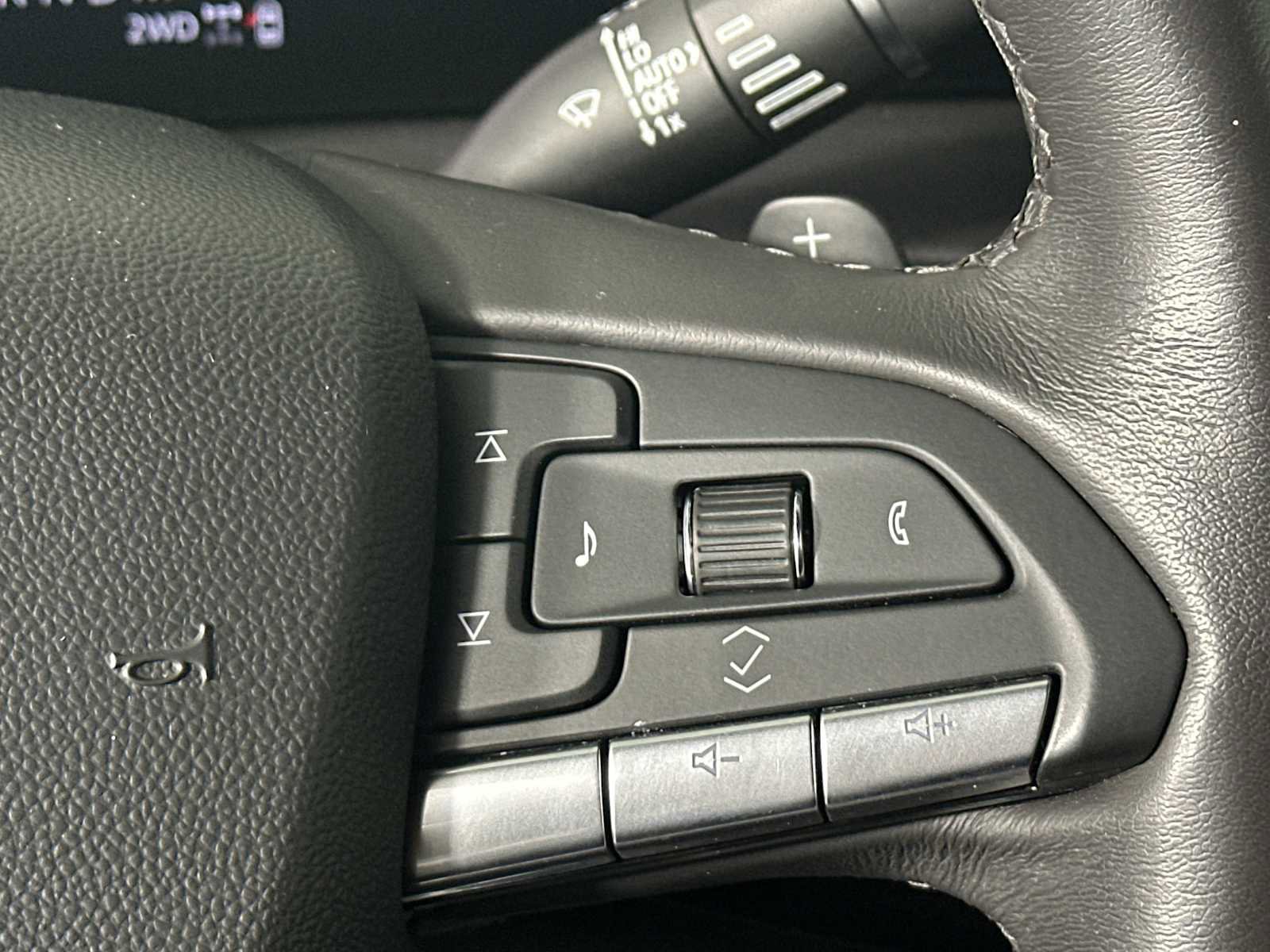 Used 2025 Cadillac XT4 Premium Luxury image 25