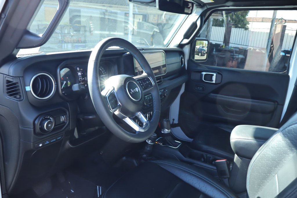 Used 2024 Jeep Wrangler High Altitude AWD/4WD image 17