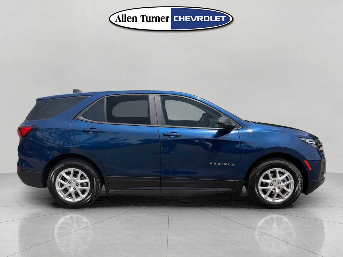 Used 2022 Chevrolet Equinox LS w/ LPO, Floor Liner Package FWD image 3