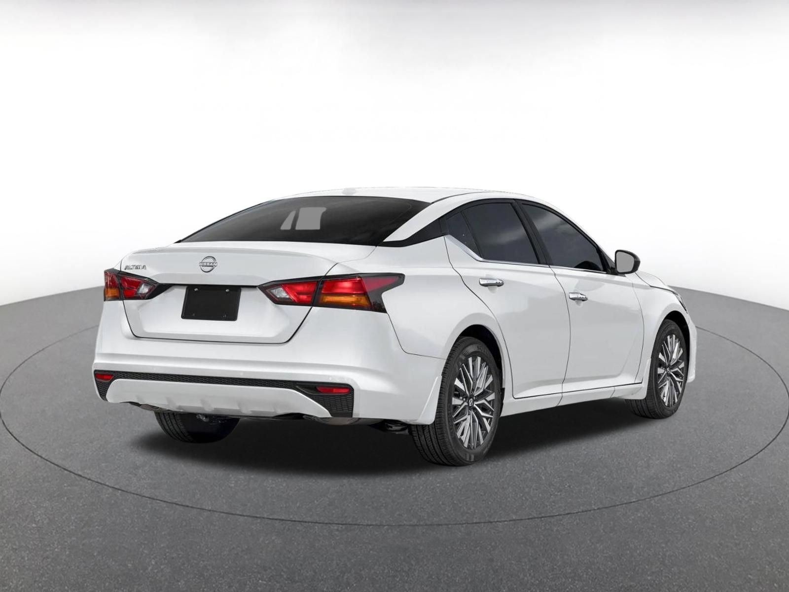 Used 2025 Nissan Altima 2.5 SV FWD image 2