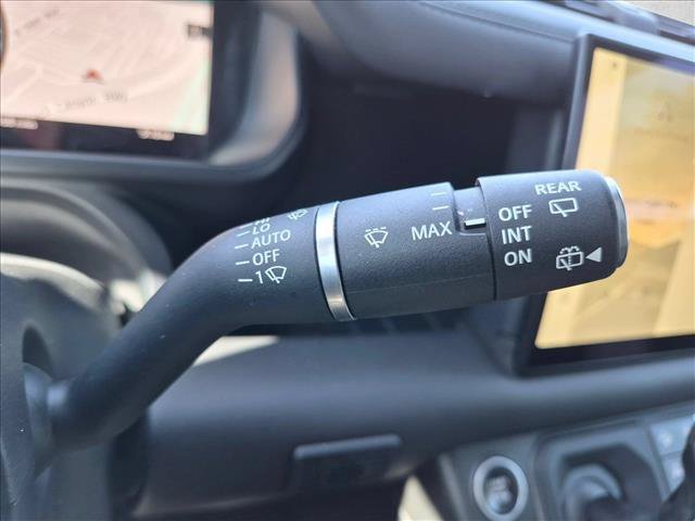 Used 2023 Land Rover Defender 90 V8 AWD/4WD image 16