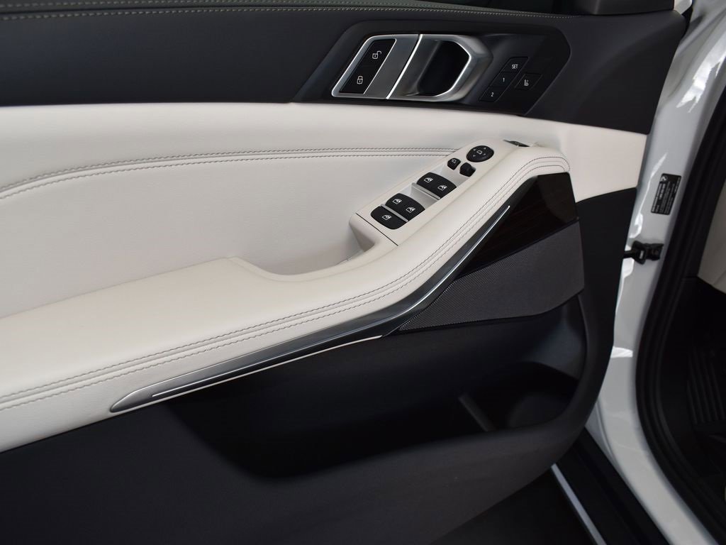 New 2026 BMW X5 sDrive40i w/ Climate Comfort Package image 11