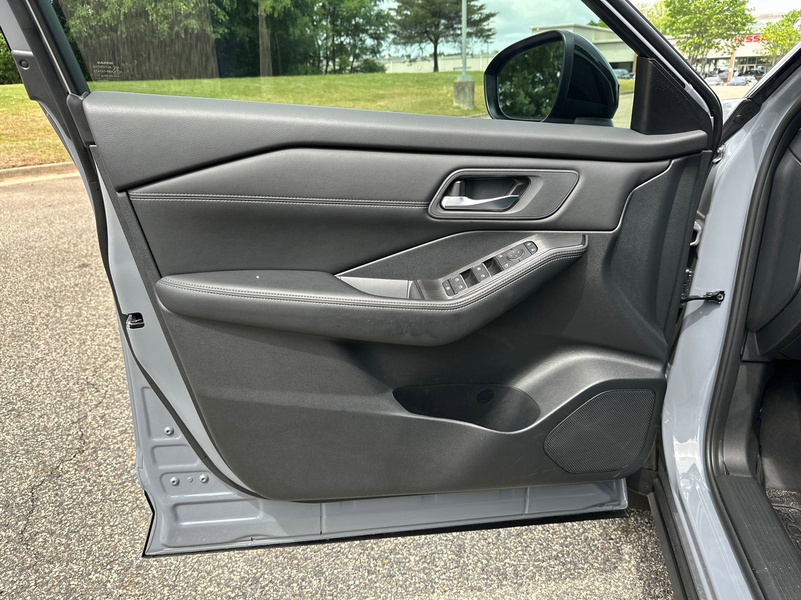 Certified 2024 Nissan Rogue SL FWD image 8