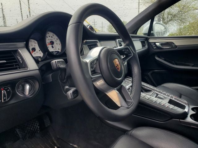 Used 2018 Porsche Macan Turbo AWD/4WD image 12