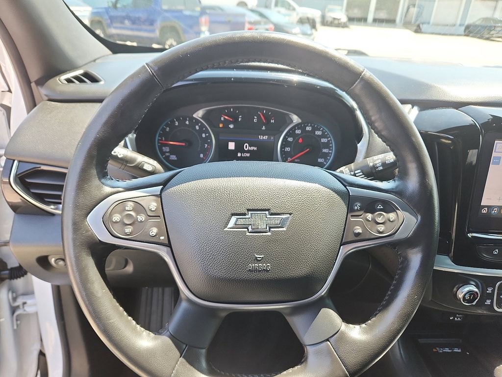 Used 2022 Chevrolet Traverse RS w/ LPO, Cargo Package FWD image 16