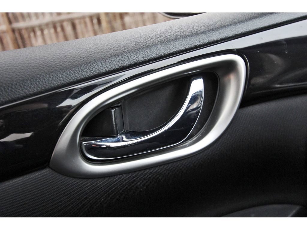 Used 2018 Nissan Sentra SV image 20