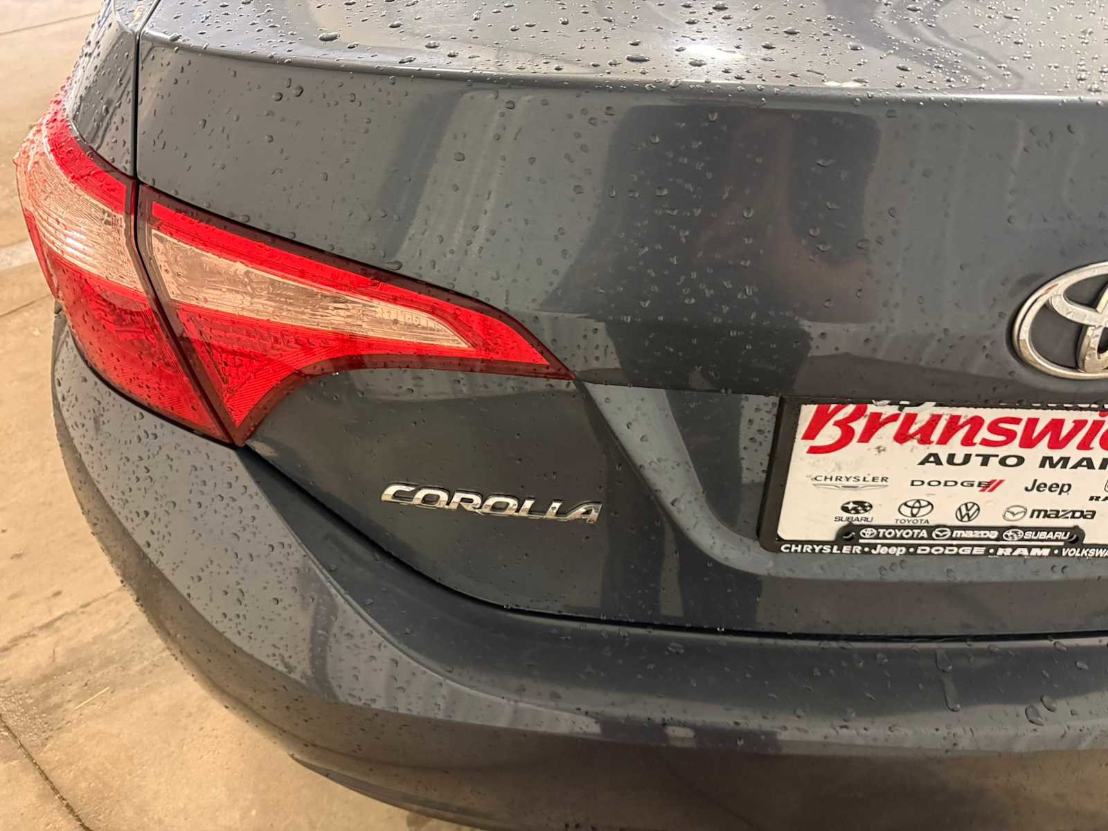 Used 2017 Toyota Corolla LE FWD image 17
