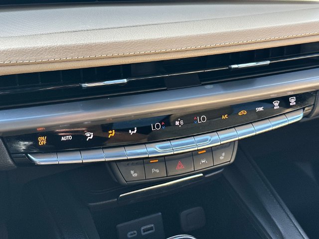 Used 2024 Cadillac XT4 Luxury w/ Cold Weather Package AWD/4WD image 33