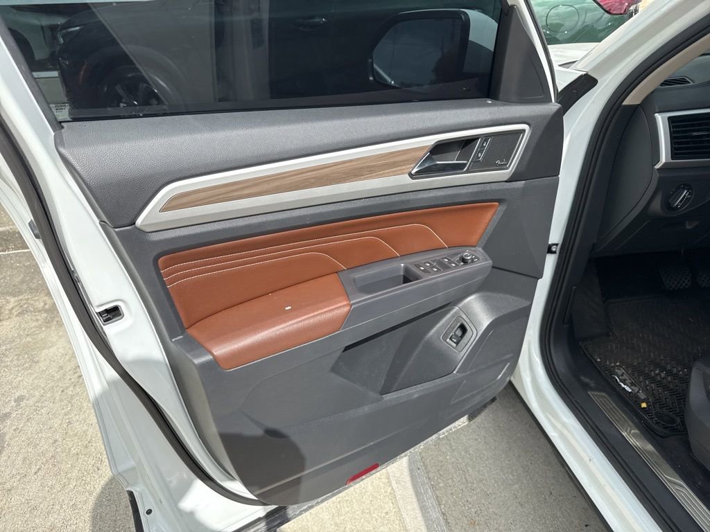 Used 2021 Volkswagen Atlas SEL Premium image 18